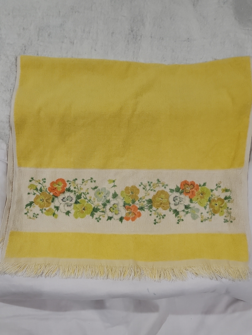 Vintage 1970's Manor House JcPenney Yellow Pansy Floral Border Bath Towel